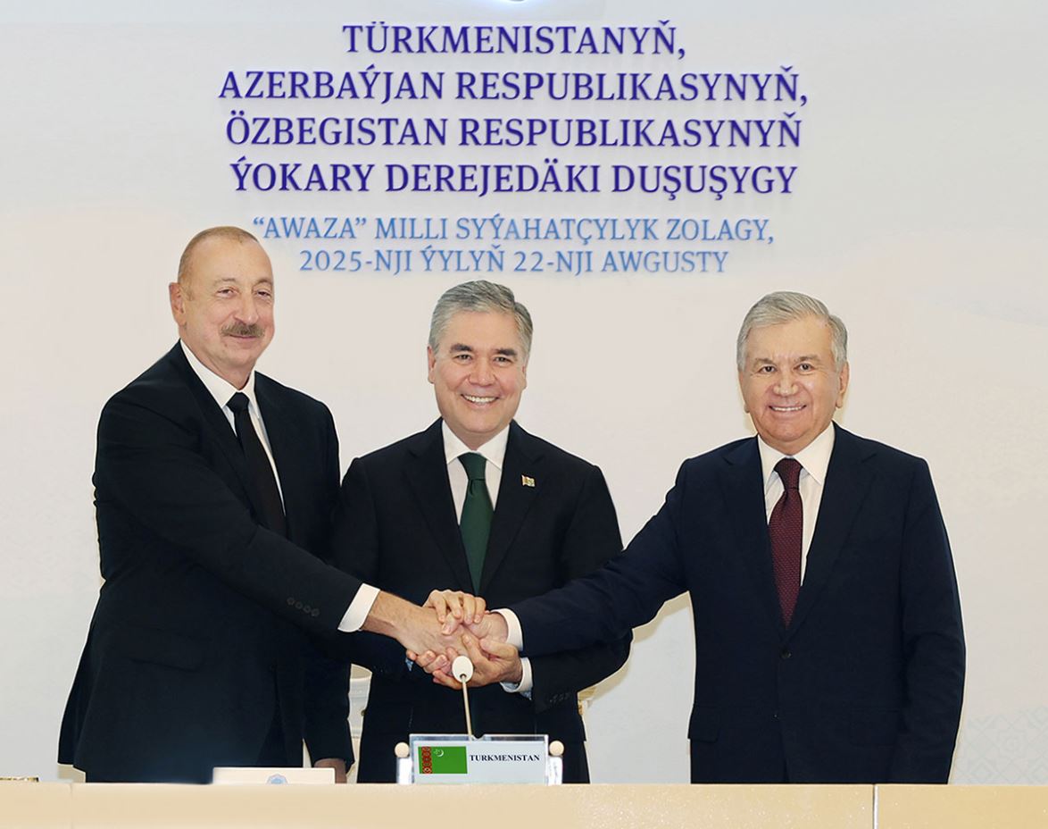 Awazada «Türk­me­nis­tan — Azer­baý­jan — Öz­be­gis­tan» for­ma­tyn­da­ky üç­ta­rap­la­ýyn du­şu­şyk geçirildi