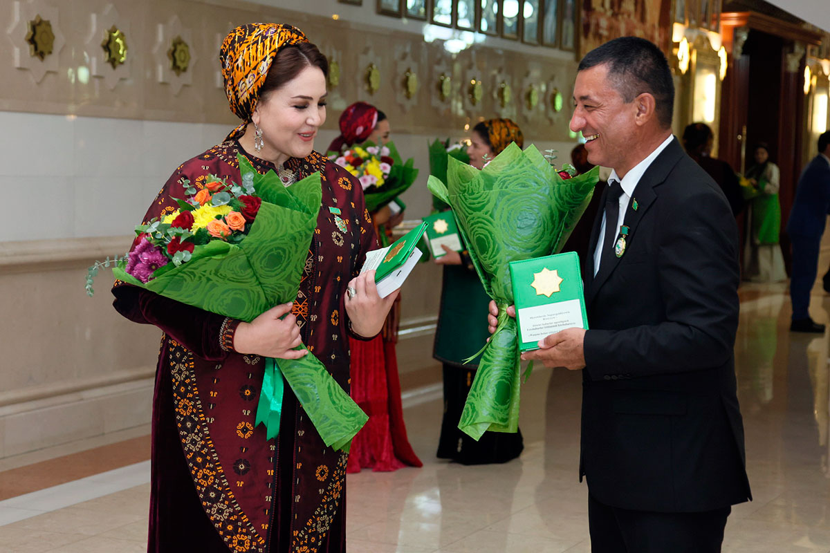 An award ceremony for creative workers awarded honorary titles of Turkmenistan was held in Ashgabat