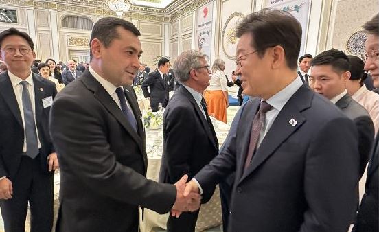 Türkmenistanyň Koreýa Respublikasyndaky ilçisi ýurduň milli baýramçylygy mynasybetli geçirilen dabaralara gatnaşdy